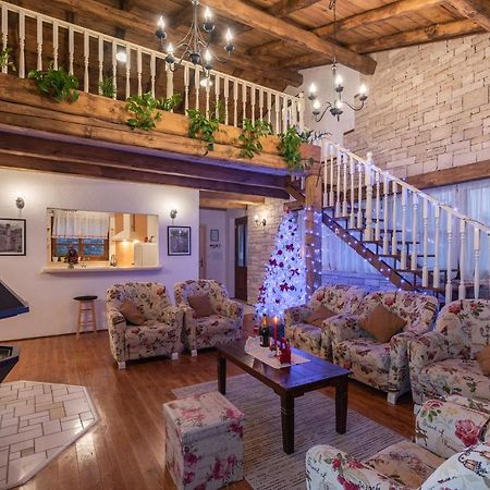 Family Villa Lipica With Private Pool And Jacuzzi Pazin Εξωτερικό φωτογραφία