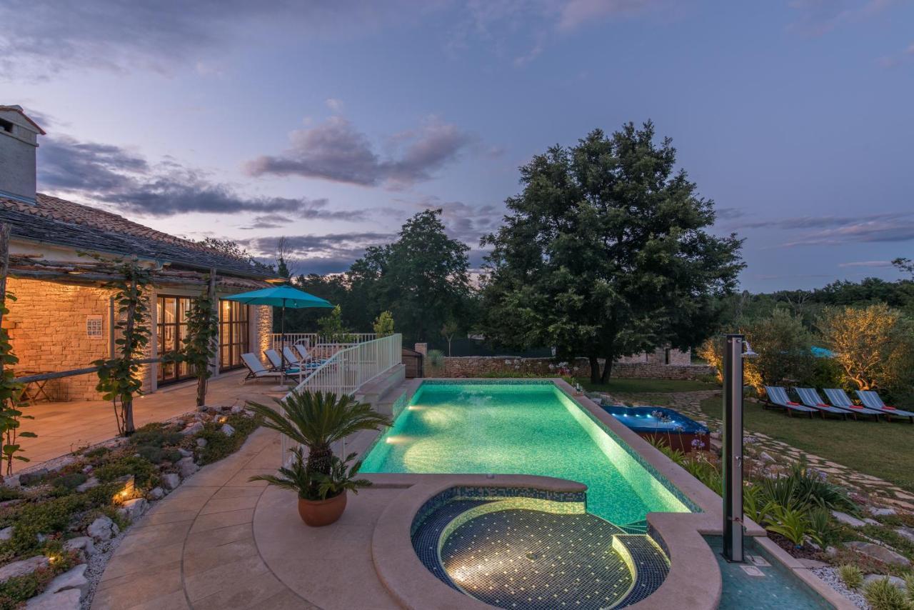 Family Villa Lipica With Private Pool And Jacuzzi Pazin Εξωτερικό φωτογραφία