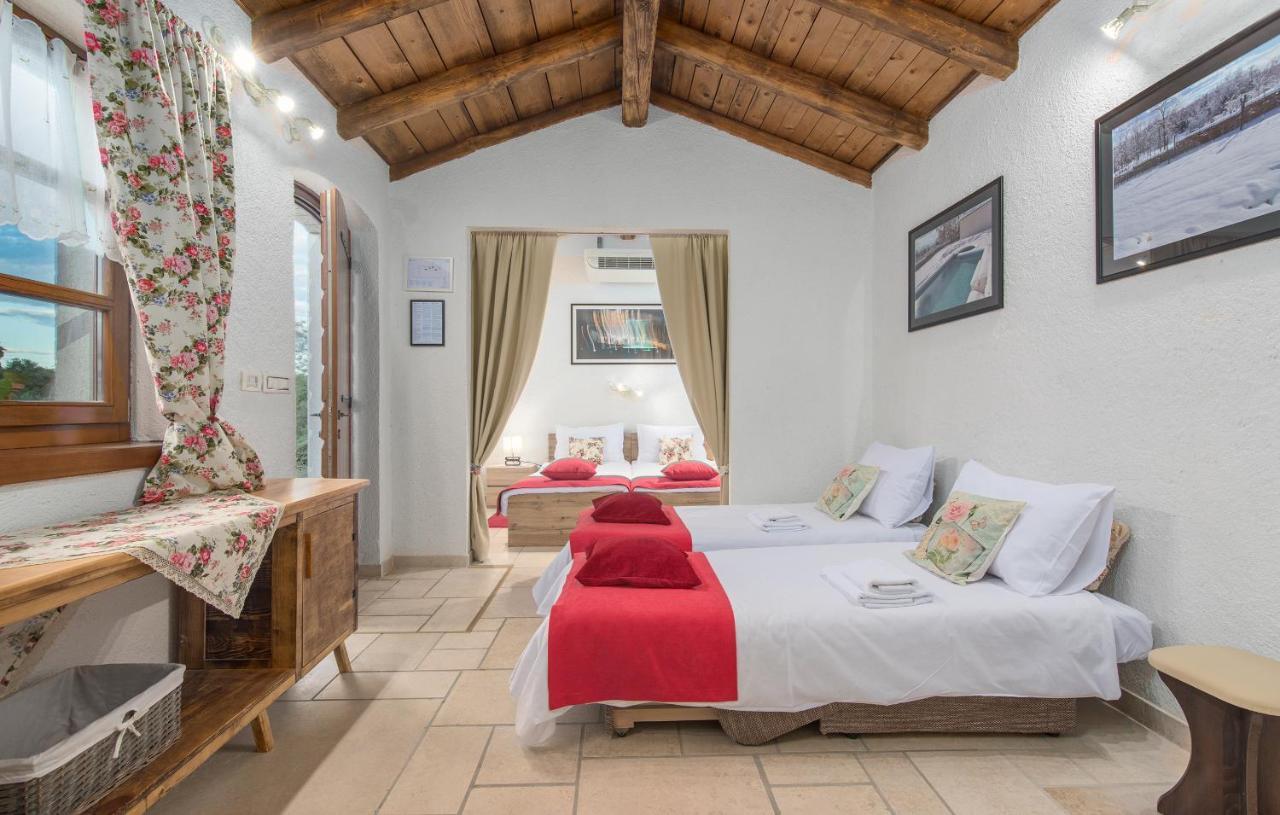 Family Villa Lipica With Private Pool And Jacuzzi Pazin Εξωτερικό φωτογραφία