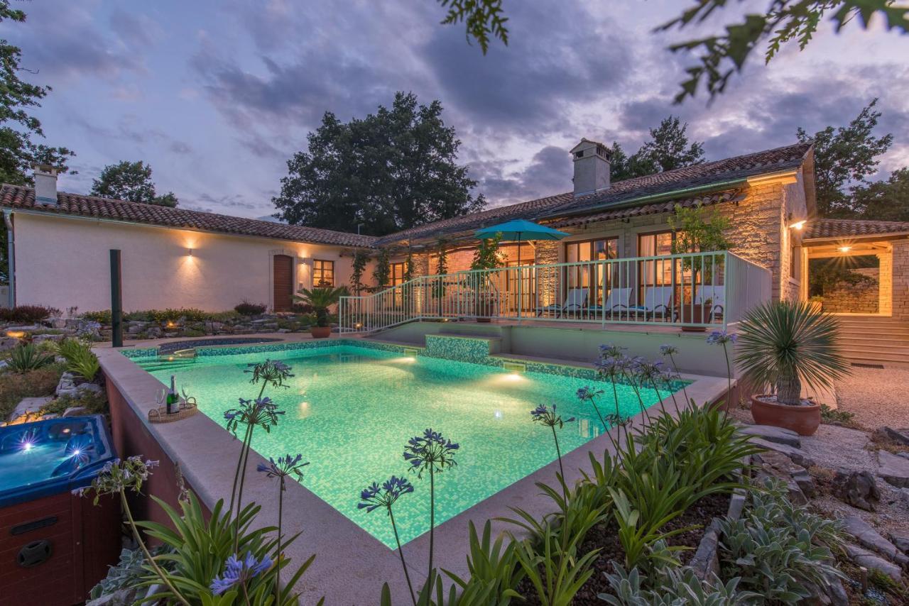 Family Villa Lipica With Private Pool And Jacuzzi Pazin Εξωτερικό φωτογραφία