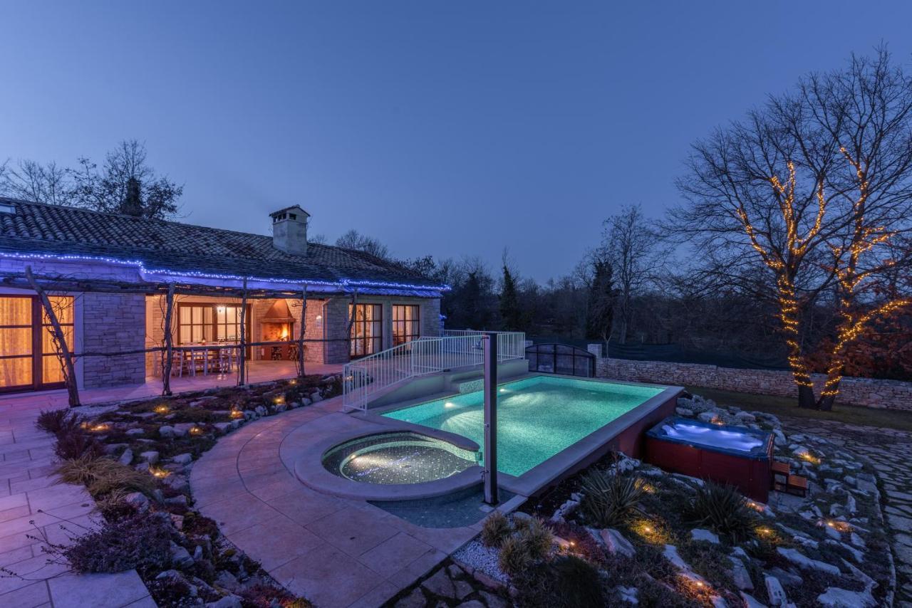 Family Villa Lipica With Private Pool And Jacuzzi Pazin Εξωτερικό φωτογραφία