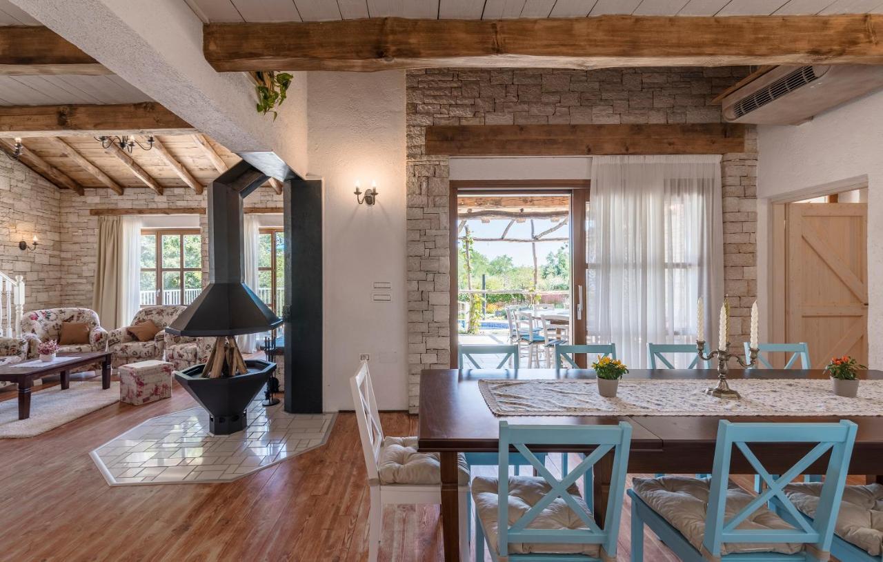 Family Villa Lipica With Private Pool And Jacuzzi Pazin Εξωτερικό φωτογραφία