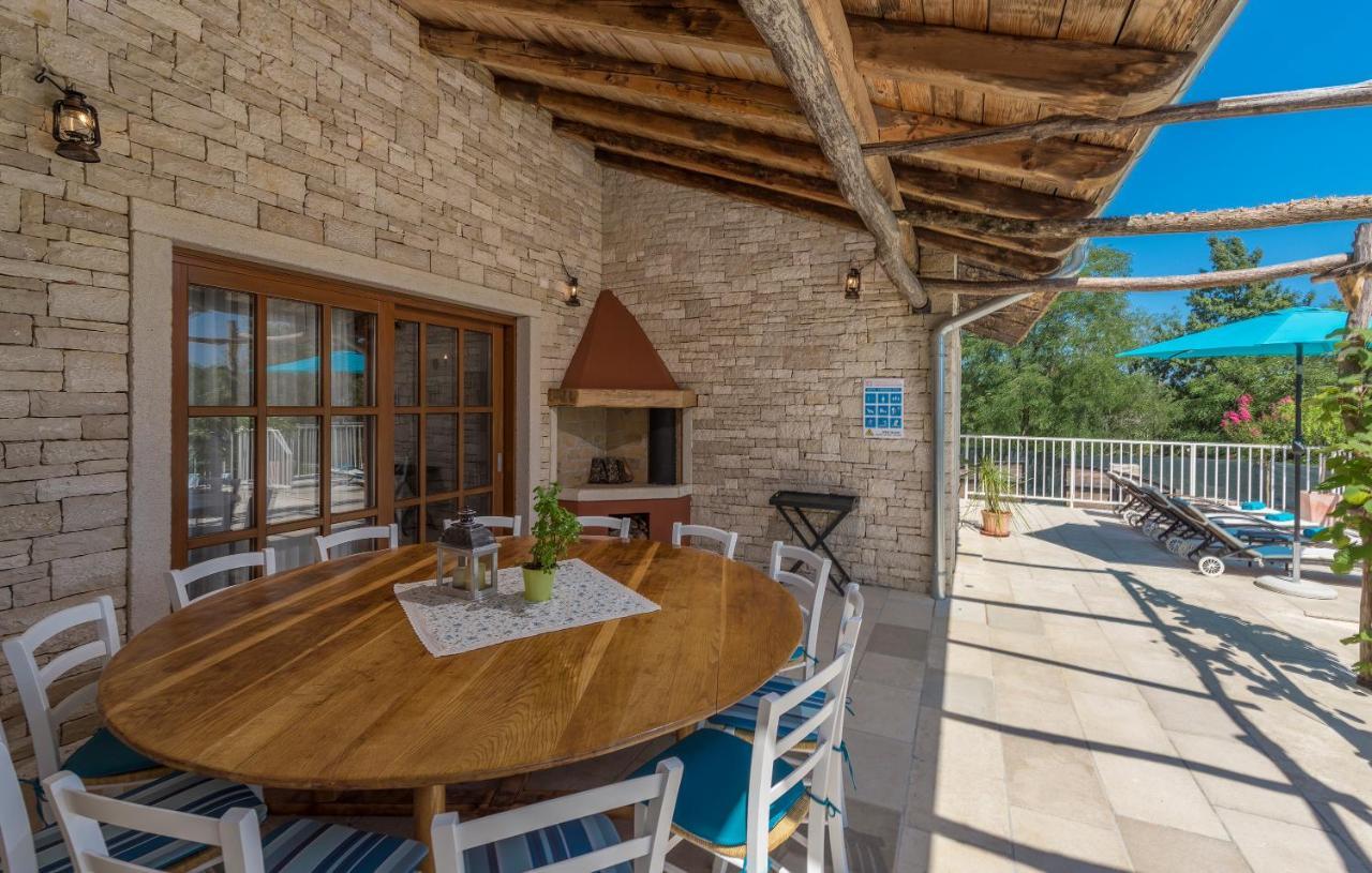 Family Villa Lipica With Private Pool And Jacuzzi Pazin Εξωτερικό φωτογραφία