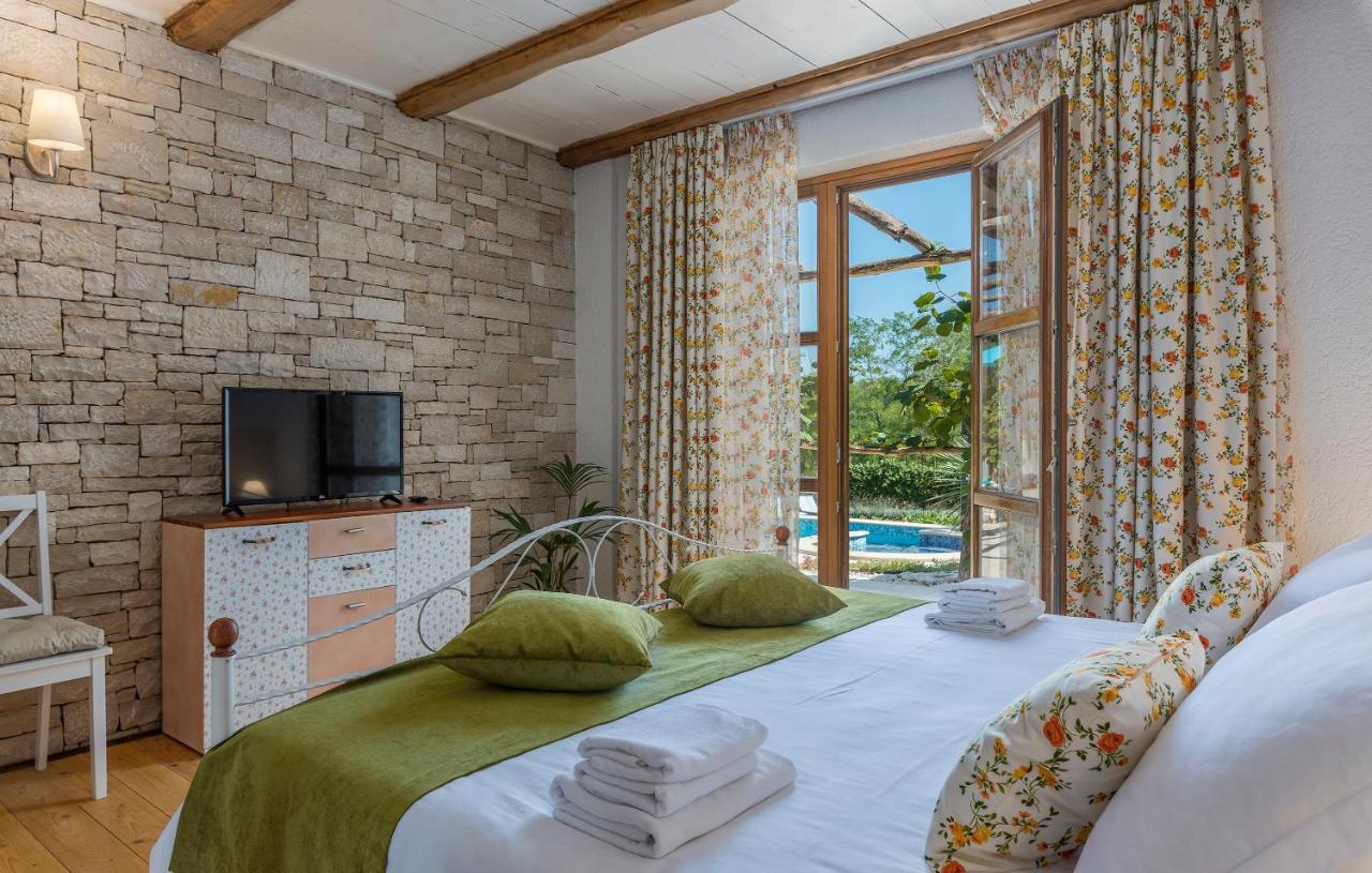 Family Villa Lipica With Private Pool And Jacuzzi Pazin Εξωτερικό φωτογραφία