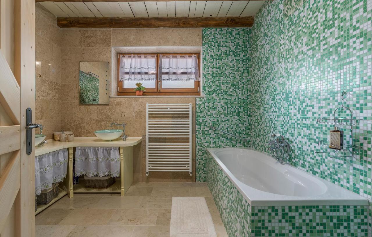 Family Villa Lipica With Private Pool And Jacuzzi Pazin Εξωτερικό φωτογραφία