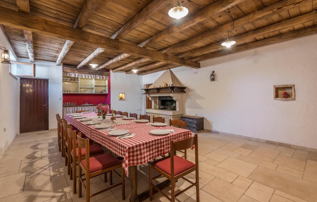 Family Villa Lipica With Private Pool And Jacuzzi Pazin Εξωτερικό φωτογραφία